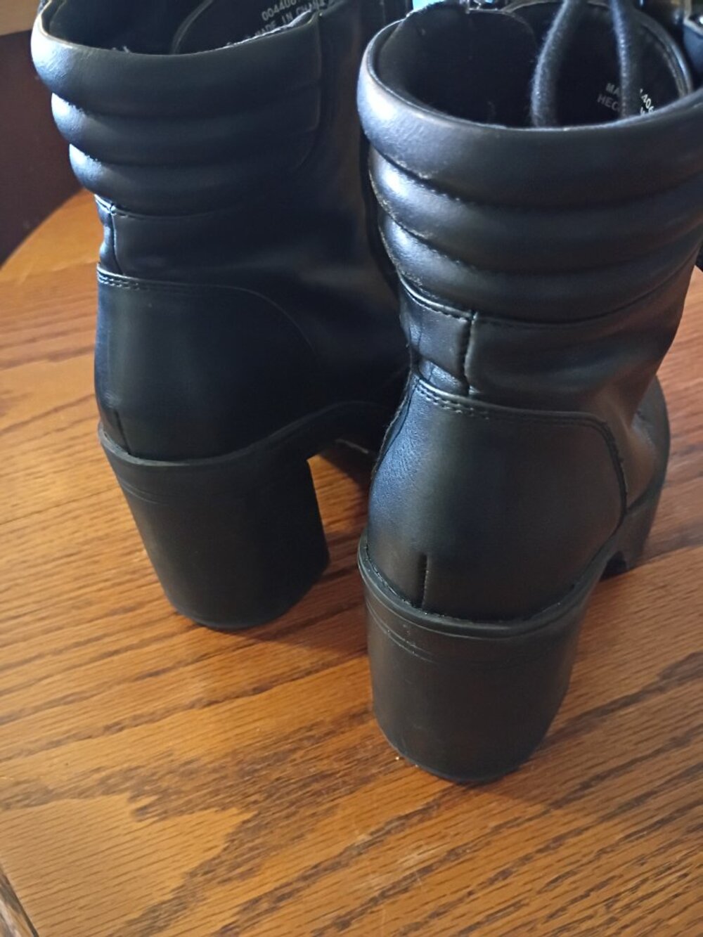 Women's Lace up Boots - Picture 4 of 10